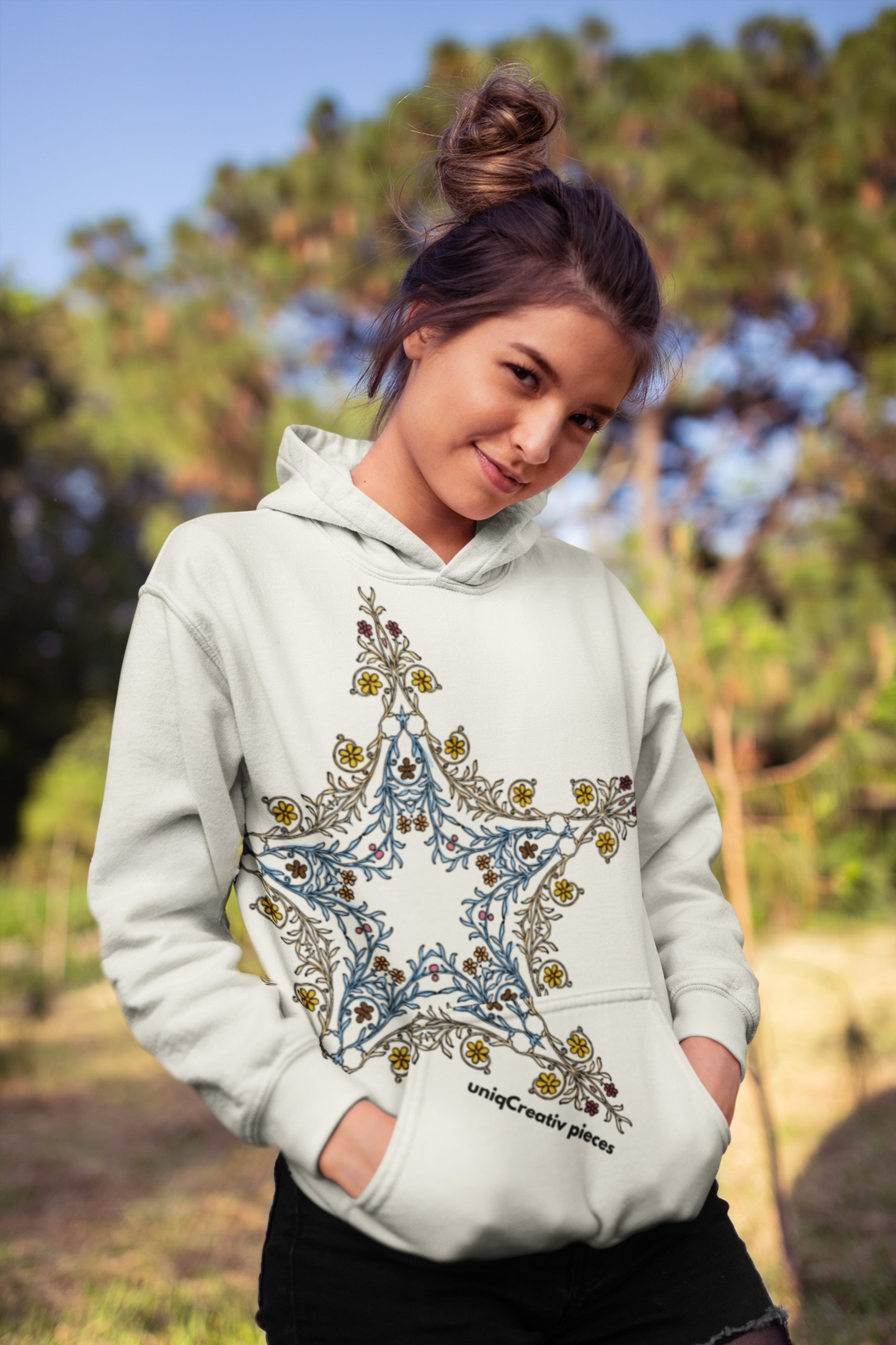 Stardust – Winter Oversized Hoodie mit Taschendruck